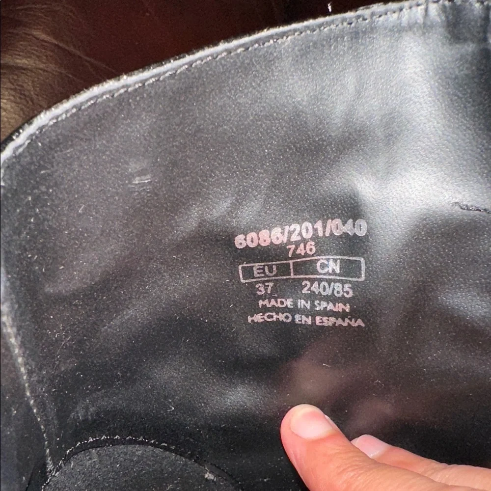 NWT Zara Ruffled Patent Leather Kitten Heel Booties - Picture 9 of 16